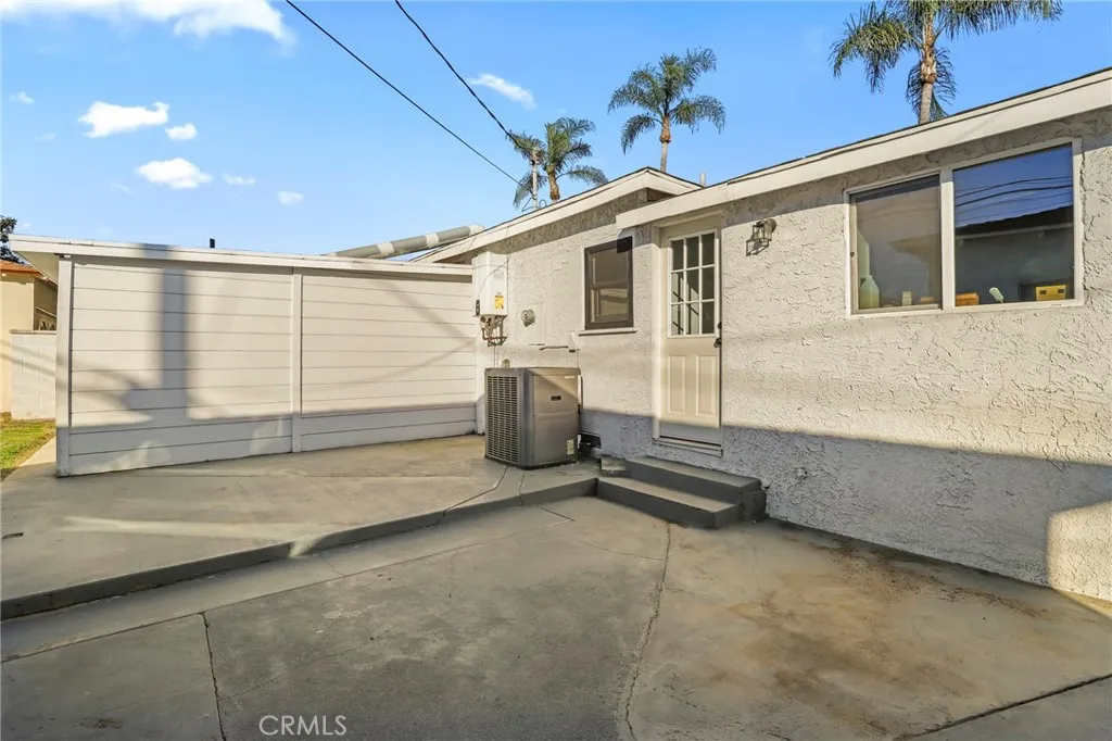 2673 Regway Avenue, Long Beach, California 90810 home-pic-32