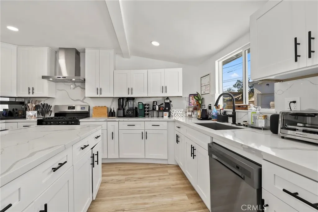 2673 Regway Avenue, Long Beach, California 90810 home-pic-12