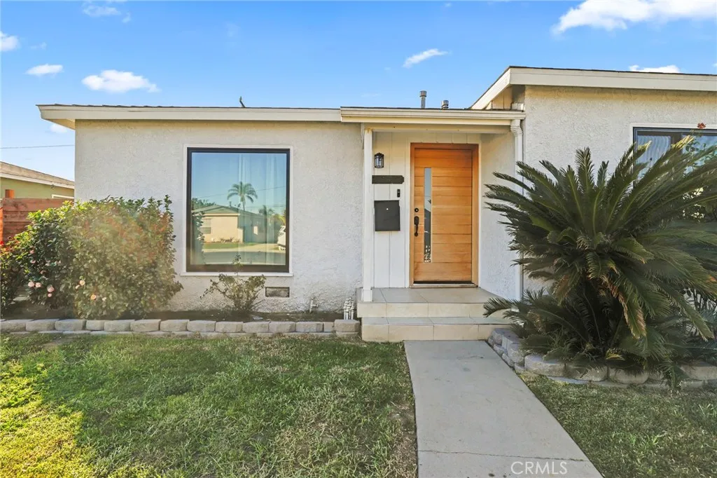 2673 Regway Avenue, Long Beach, California 90810 home-pic-1