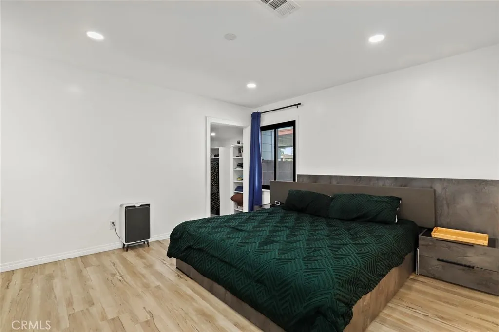 2673 Regway Avenue, Long Beach, California 90810 home-pic-16