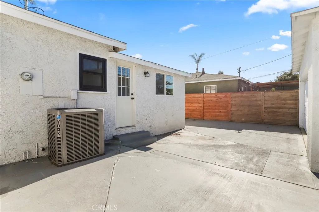 2673 Regway Avenue, Long Beach, California 90810 home-pic-23