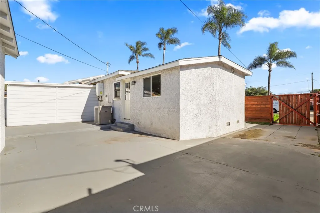 2673 Regway Avenue, Long Beach, California 90810 home-pic-24