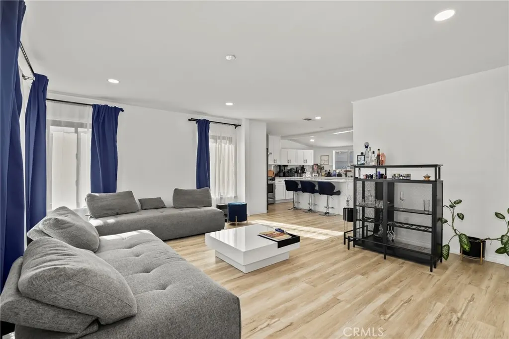 2673 Regway Avenue, Long Beach, California 90810 home-pic-6