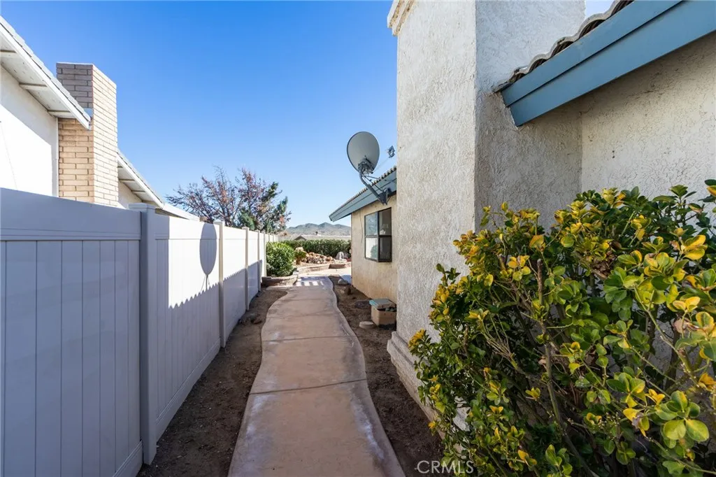 26489 Blue Water, Helendale, California 92342 home-pic-40