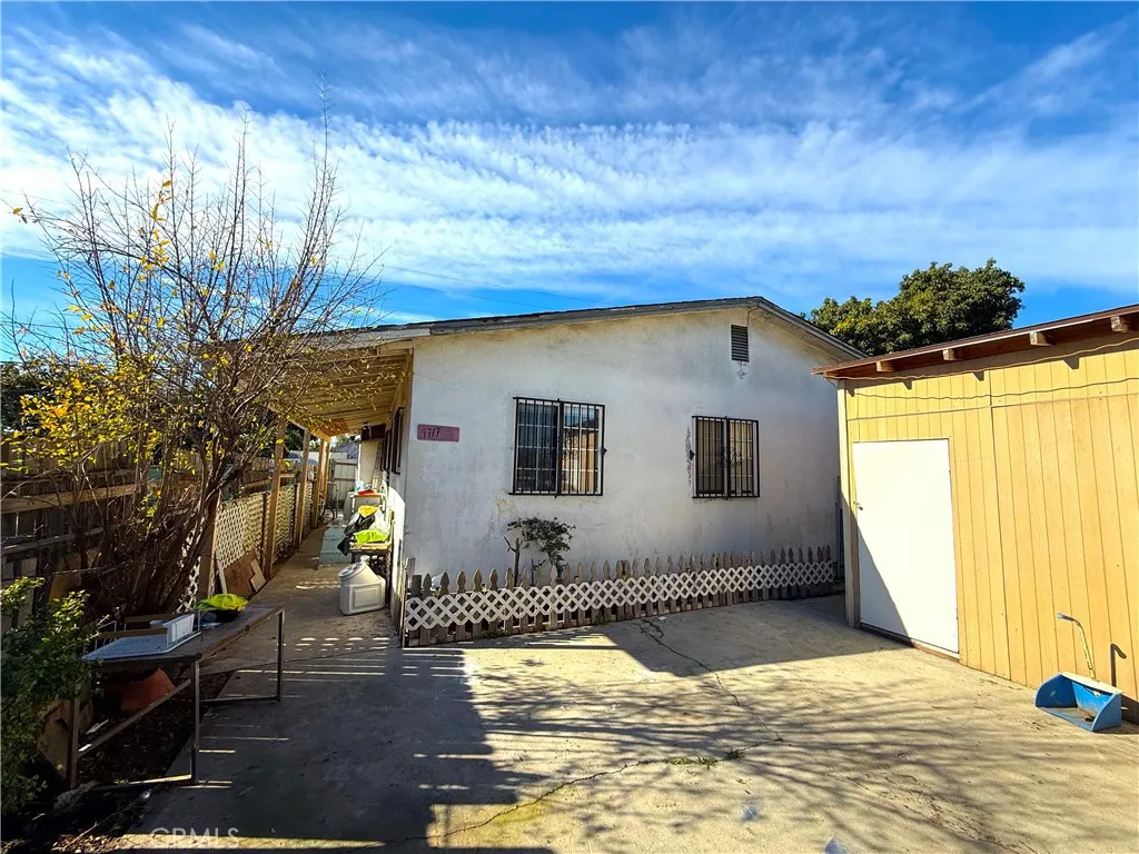 9715 Grandee, Los Angeles, California 90002 home-pic-3