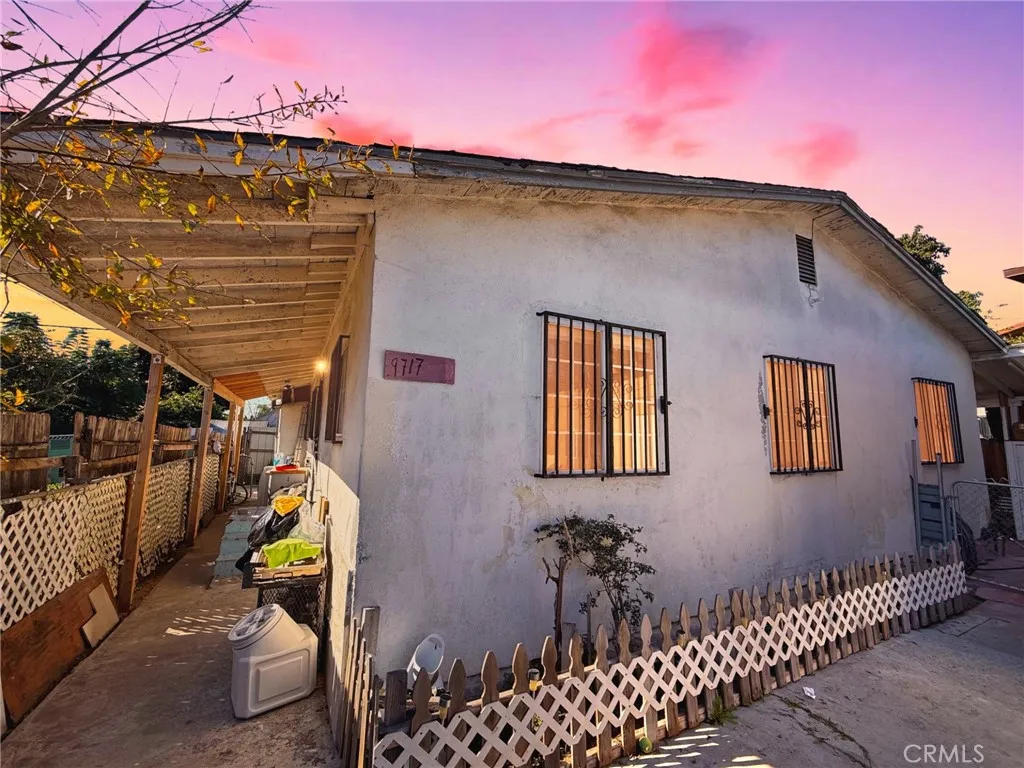 9715 Grandee, Los Angeles, California 90002 home-pic-1
