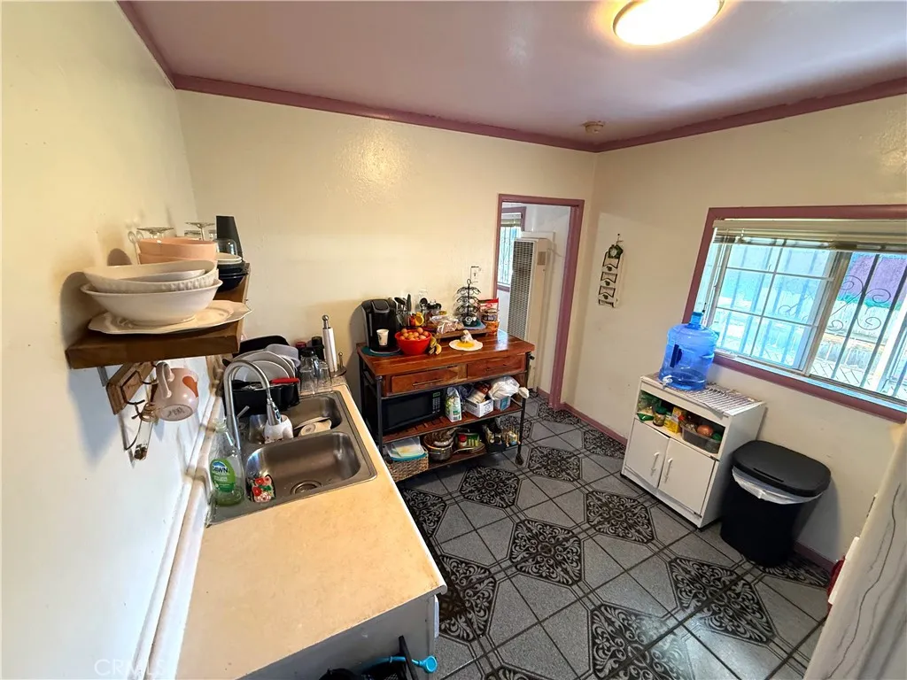 9715 Grandee, Los Angeles, California 90002 home-pic-10