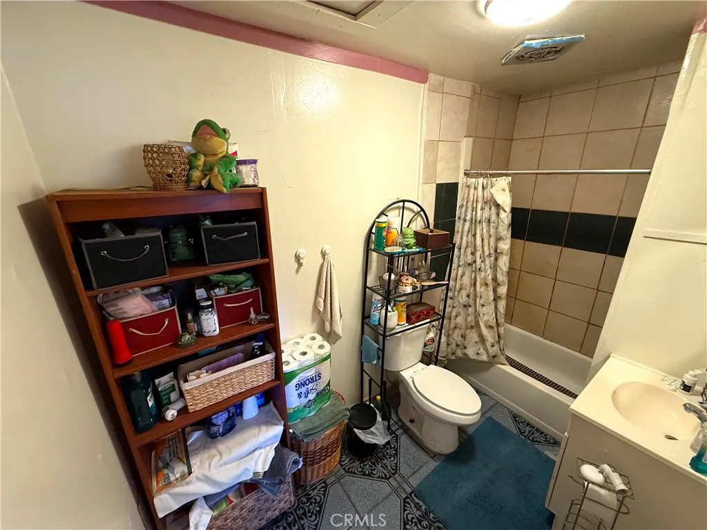 9715 Grandee, Los Angeles, California 90002 home-pic-13