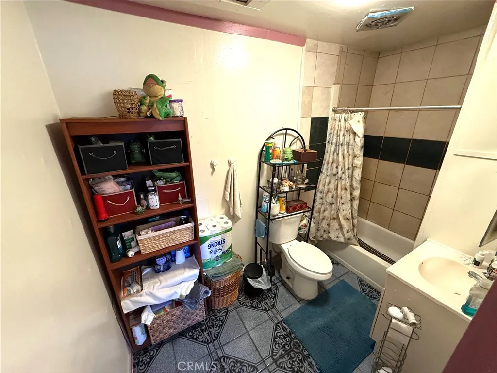 9715 Grandee, Los Angeles, California 90002 home-pic-12