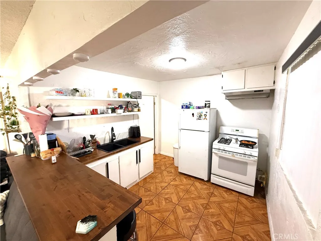 9715 Grandee, Los Angeles, California 90002 home-pic-19