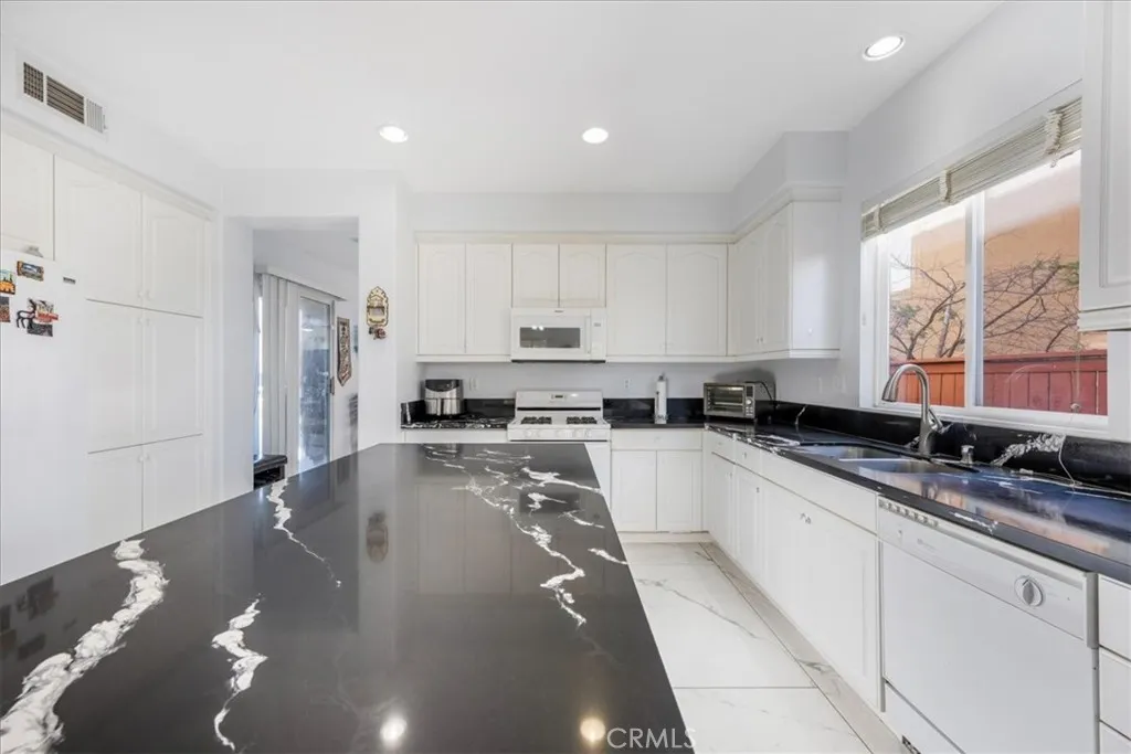 44364 Kingston, Temecula, California 92592 home-pic-8