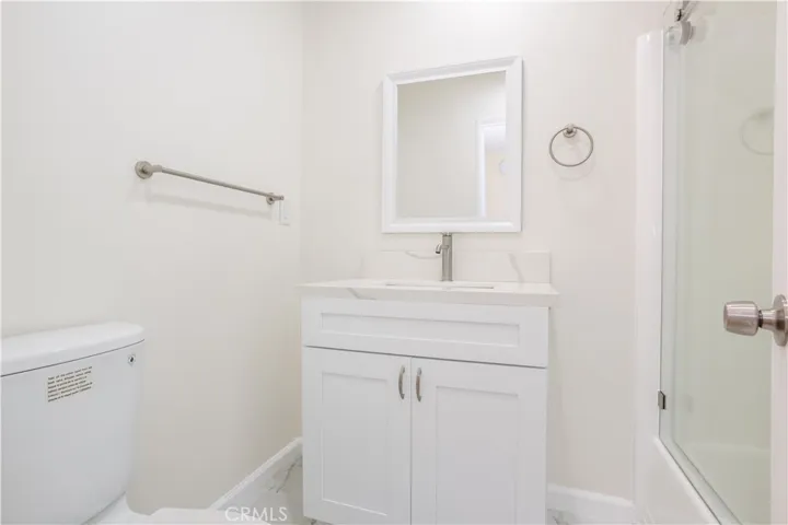 5414 Newcastle 8, Encino, California 91316