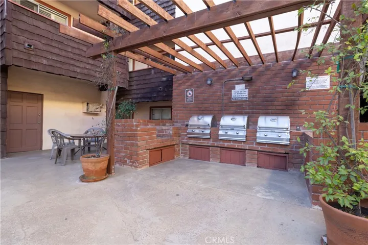 5414 Newcastle 8, Encino, California 91316