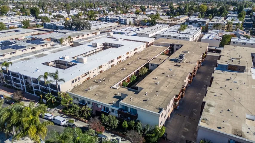 5414 Newcastle 8, Encino, California 91316