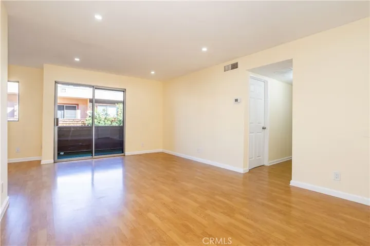 5414 Newcastle 8, Encino, California 91316