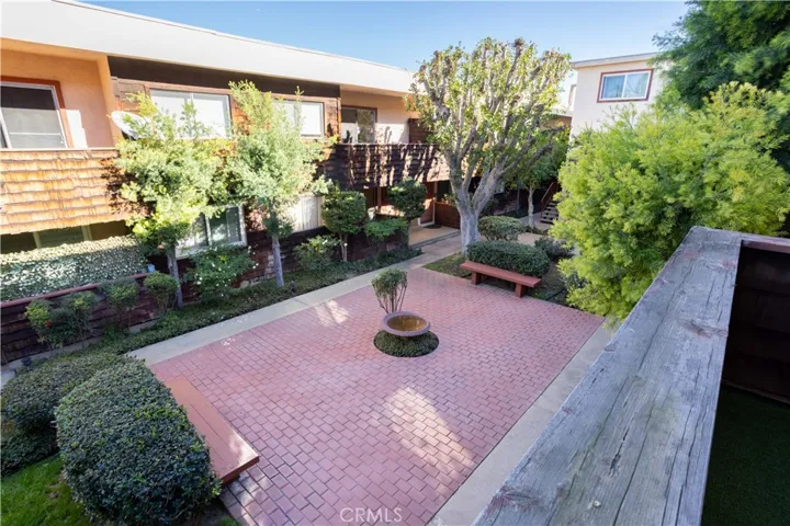 5414 Newcastle 8, Encino, California 91316