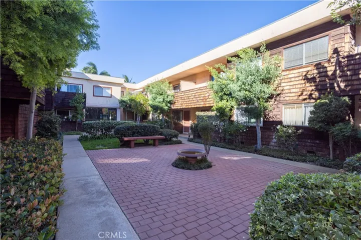 5414 Newcastle 8, Encino, California 91316