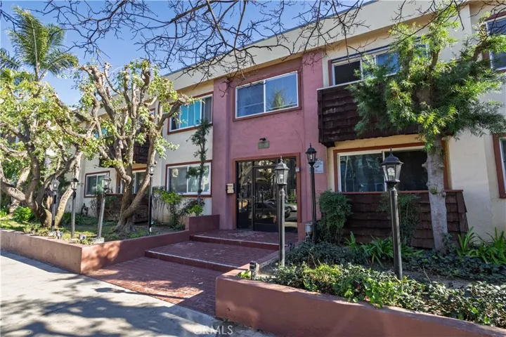 5414 Newcastle 8, Encino, California 91316