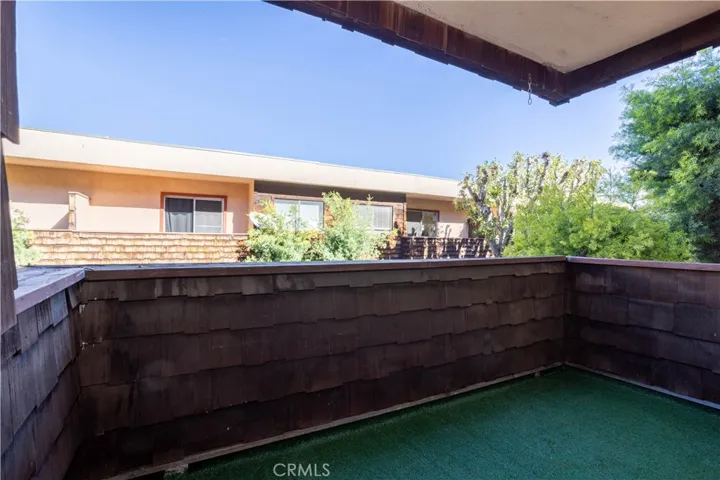 5414 Newcastle 8, Encino, California 91316