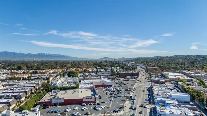 5414 Newcastle 8, Encino, California 91316