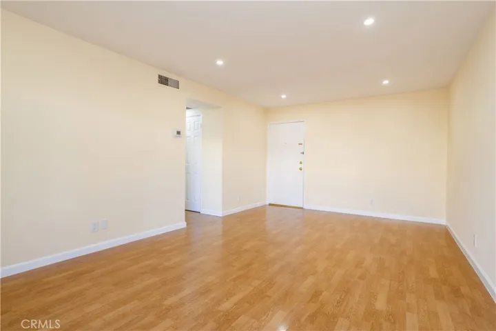 5414 Newcastle 8, Encino, California 91316