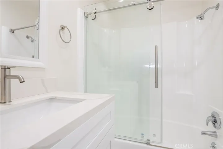 5414 Newcastle 8, Encino, California 91316
