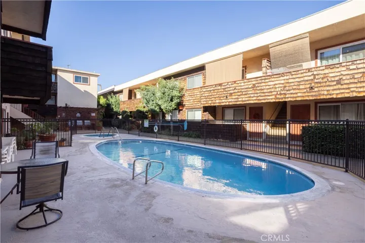 5414 Newcastle 8, Encino, California 91316