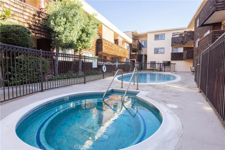 5414 Newcastle 8, Encino, California 91316