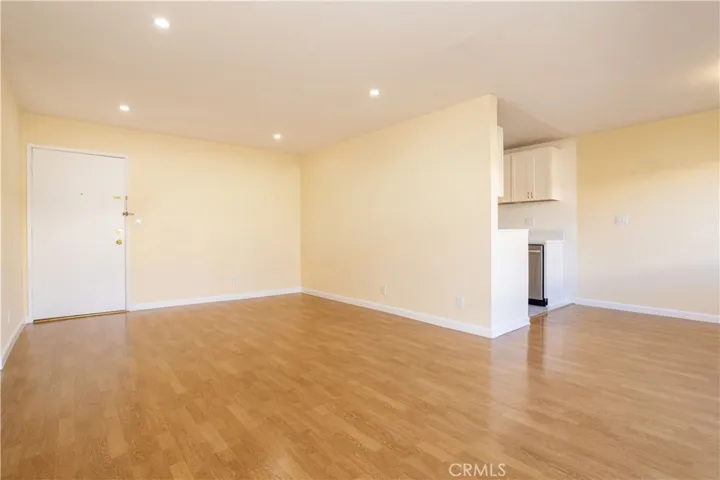 5414 Newcastle 8, Encino, California 91316