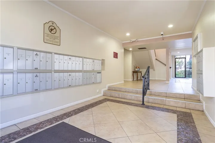 5414 Newcastle 8, Encino, California 91316