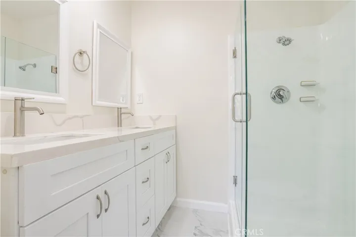 5414 Newcastle 8, Encino, California 91316