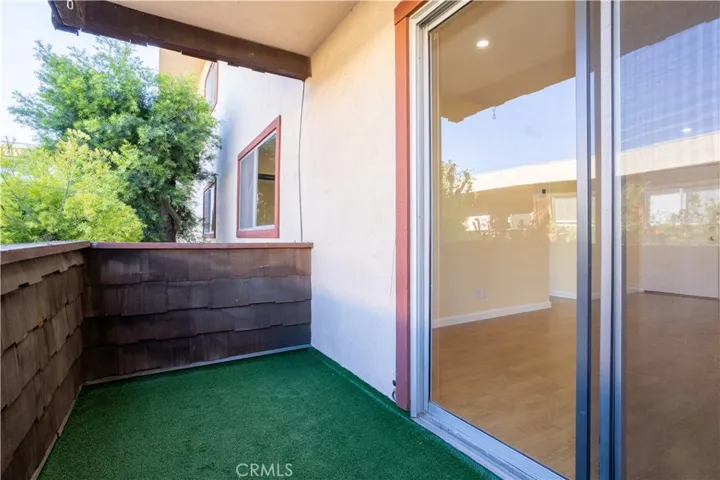 5414 Newcastle 8, Encino, California 91316
