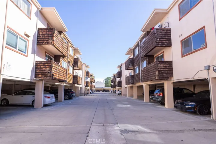 5414 Newcastle 8, Encino, California 91316