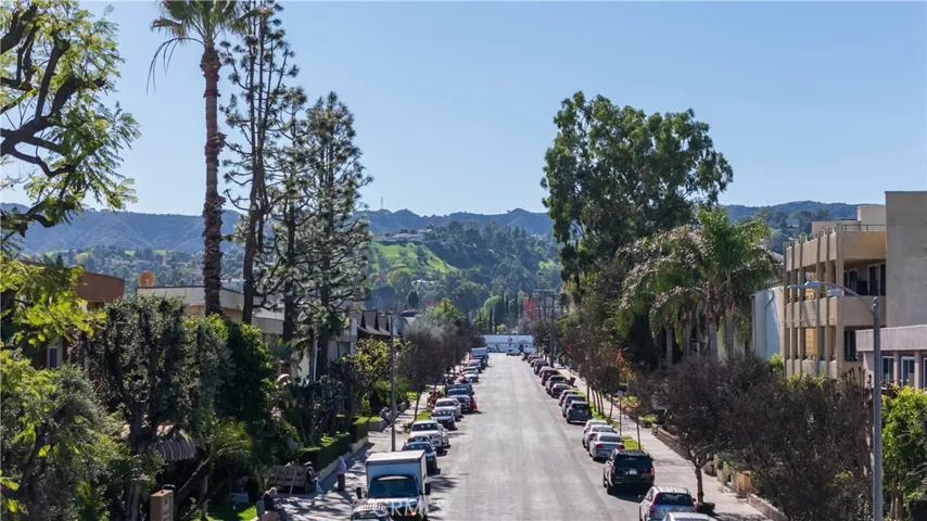 5414 Newcastle 8, Encino, California 91316