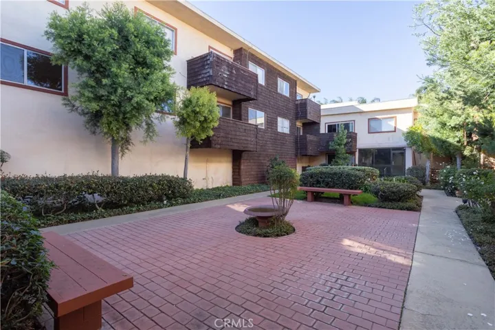 5414 Newcastle 8, Encino, California 91316