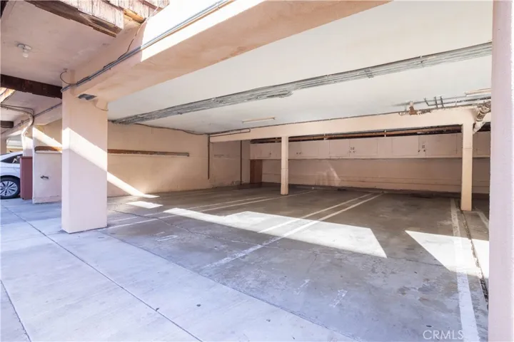 5414 Newcastle 8, Encino, California 91316