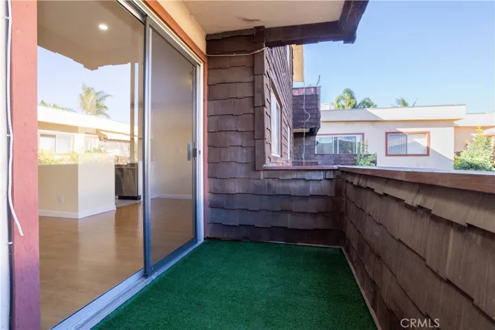 5414 Newcastle 8, Encino, California 91316