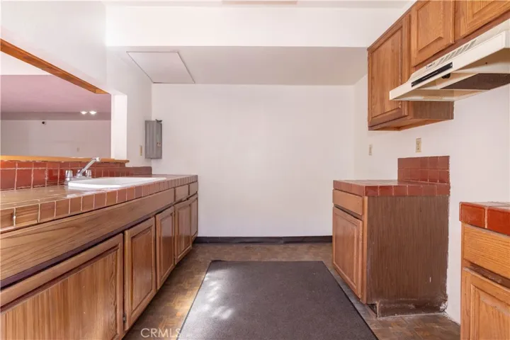 5414 Newcastle 8, Encino, California 91316