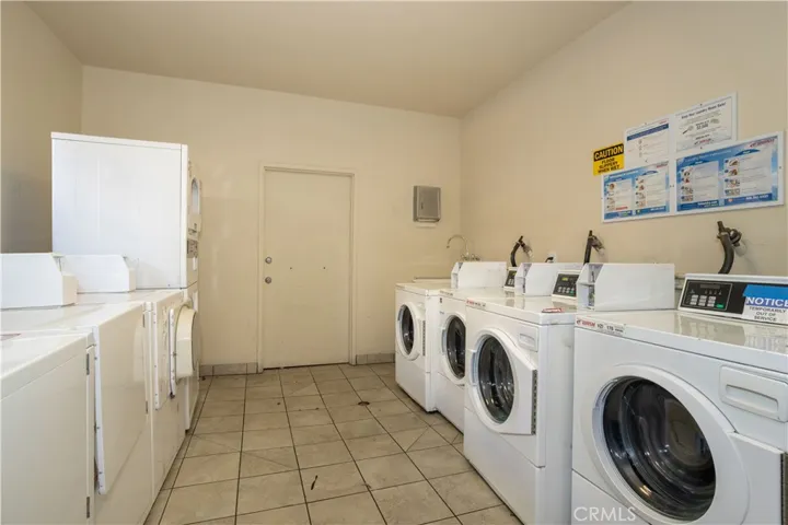 5414 Newcastle 8, Encino, California 91316