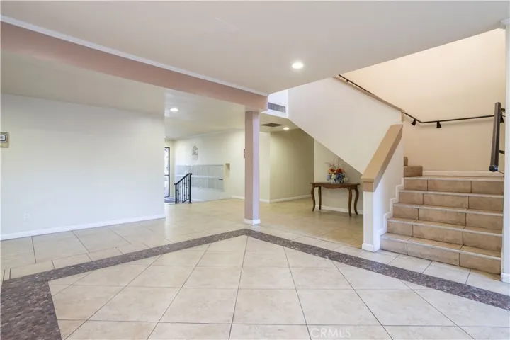 5414 Newcastle 8, Encino, California 91316