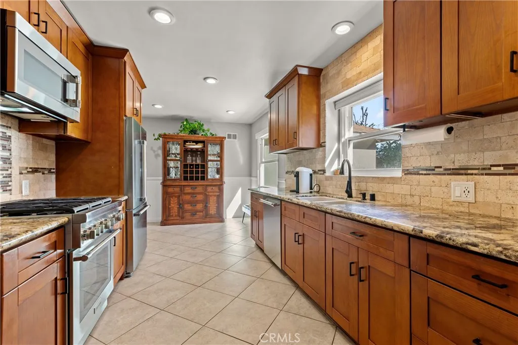 13112 Lassen Way Way, Santa Ana, California 92705 home-pic-9