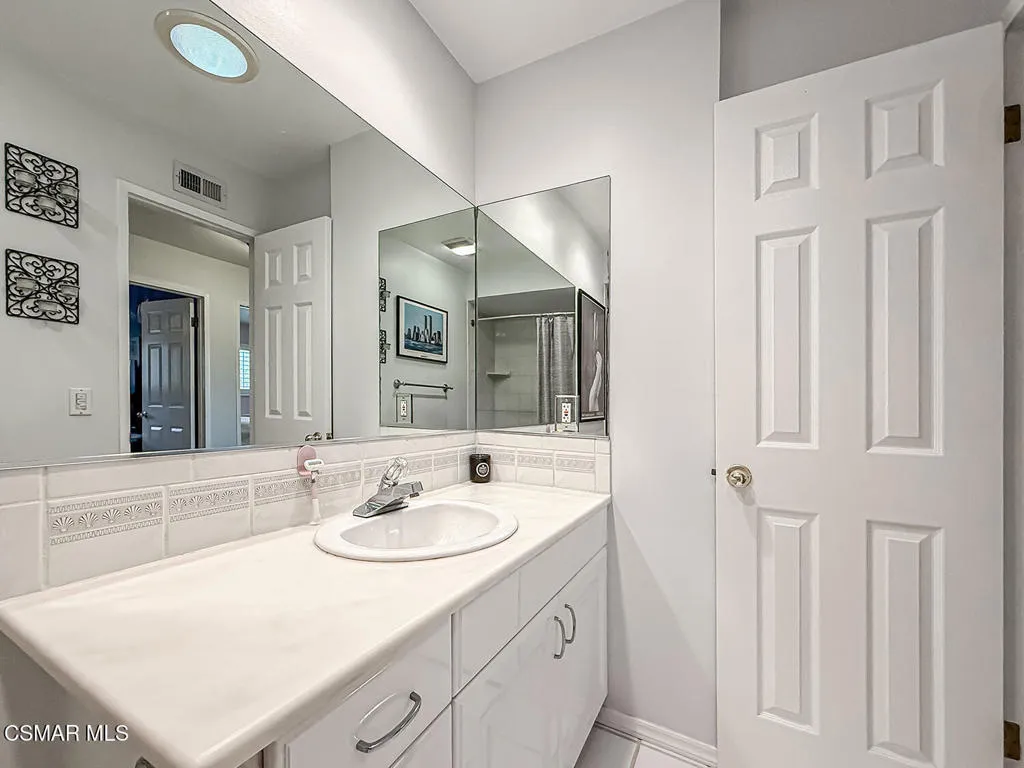 181 W Avenida De Las Flores, Thousand Oaks, California 91360 home-pic-37