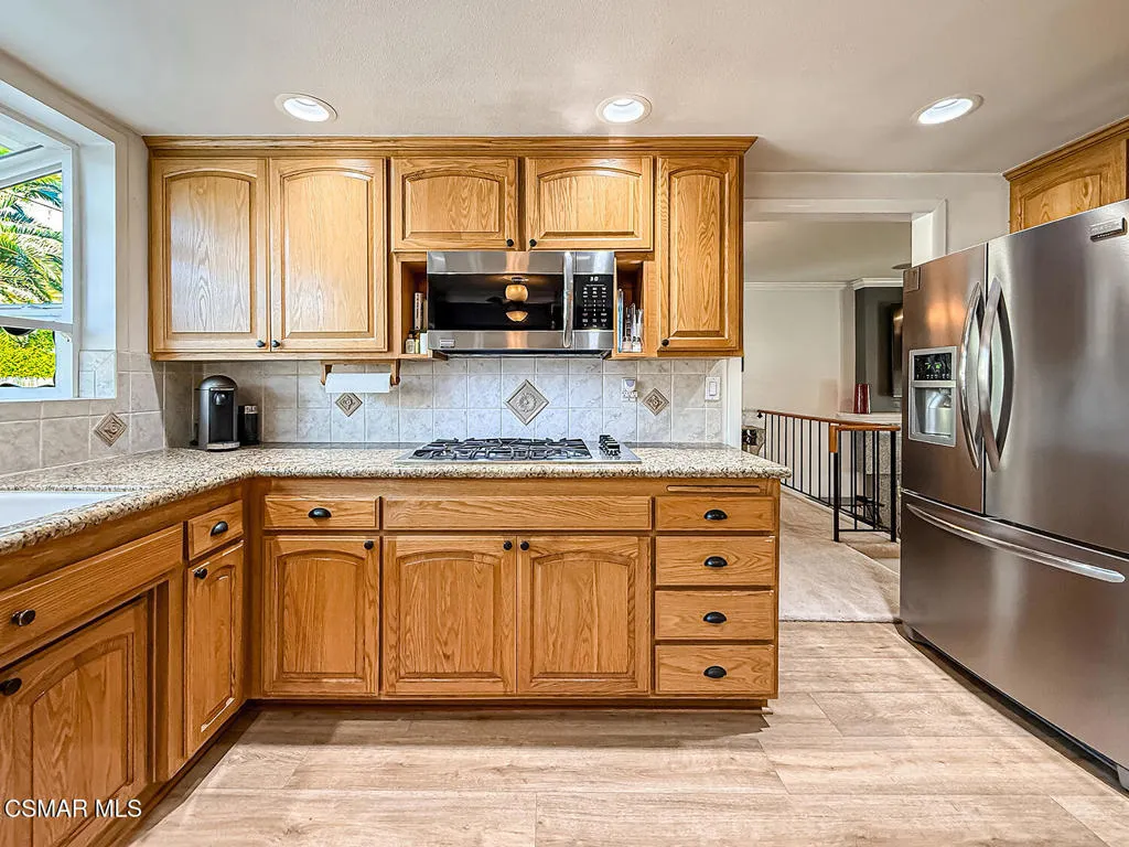 181 W Avenida De Las Flores, Thousand Oaks, California 91360 home-pic-14