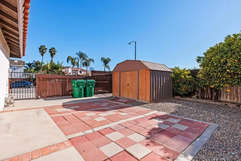 5070 Chalet Dr, Oceanside, California 92057 home-pic-22
