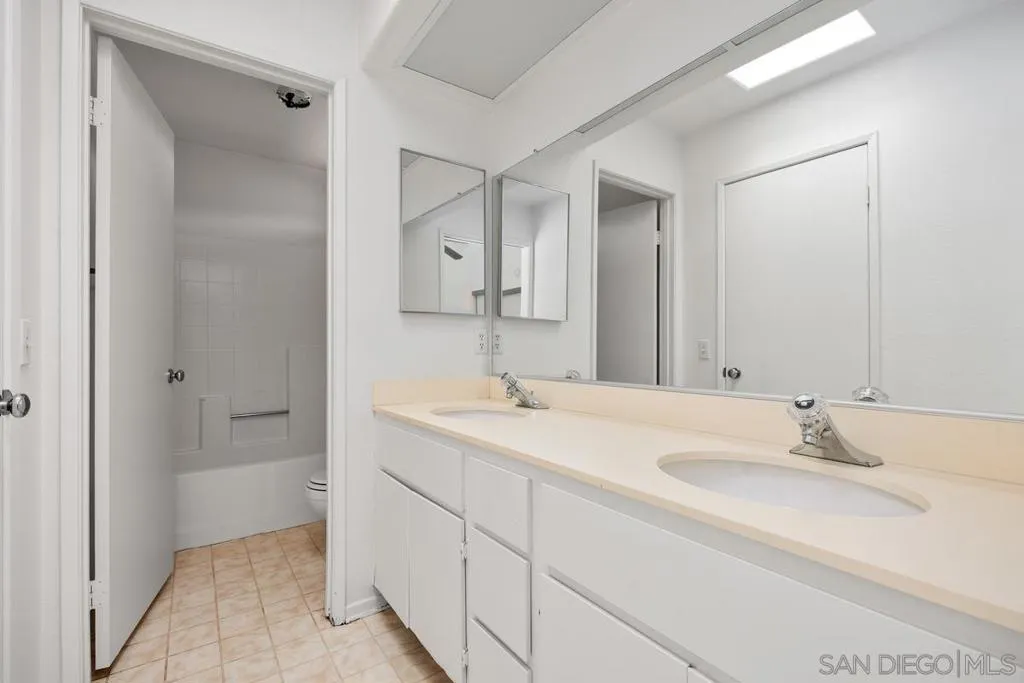 5070 Chalet Dr, Oceanside, California 92057 home-pic-18