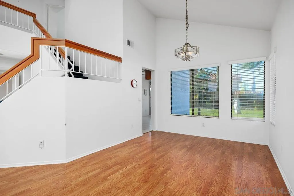 5070 Chalet Dr, Oceanside, California 92057 home-pic-6