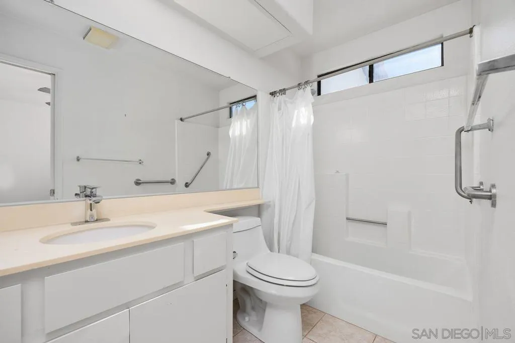 5070 Chalet Dr, Oceanside, California 92057 home-pic-14