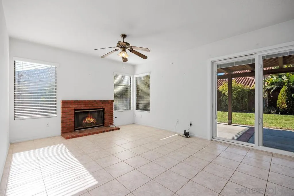 5070 Chalet Dr, Oceanside, California 92057 home-pic-10