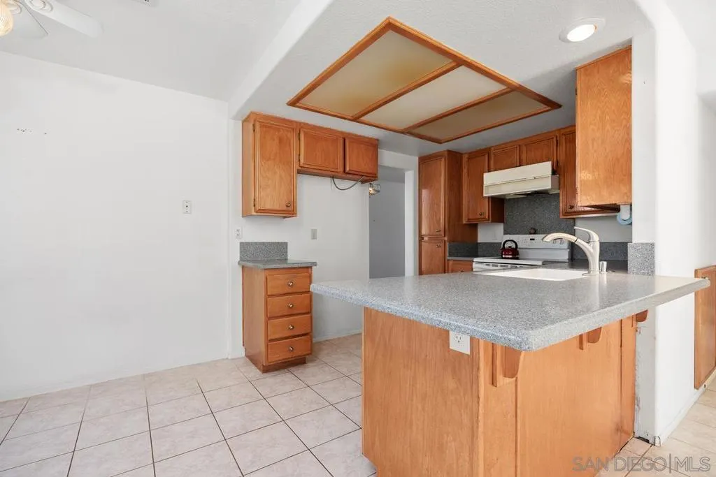 5070 Chalet Dr, Oceanside, California 92057 home-pic-7