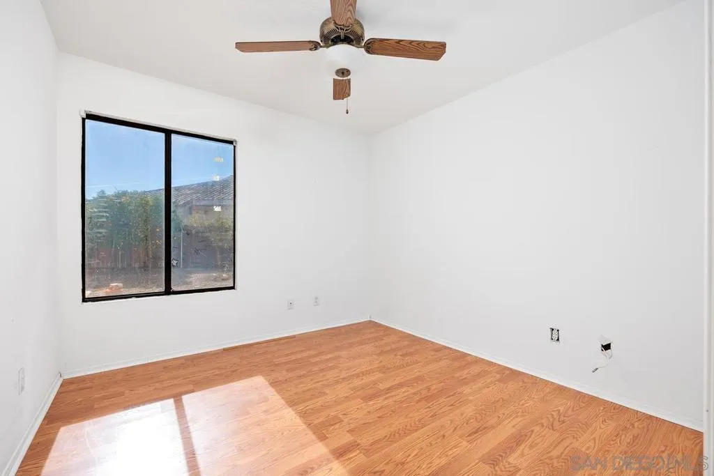 5070 Chalet Dr, Oceanside, California 92057 home-pic-12